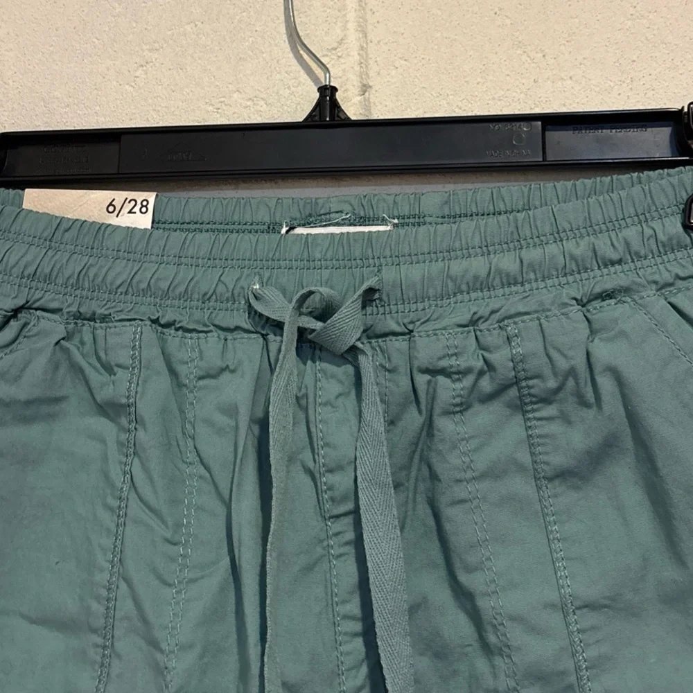 Curve Appeal Women’s cargo shorts green high waist cuff hem size 6 - Picture 4 of 6